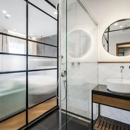 Eye- Boutique Suites, By Bqa Hotell Budapest