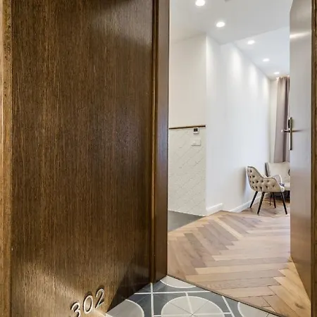 Eye- Boutique Suites, By Bqa 3* 부다페스트