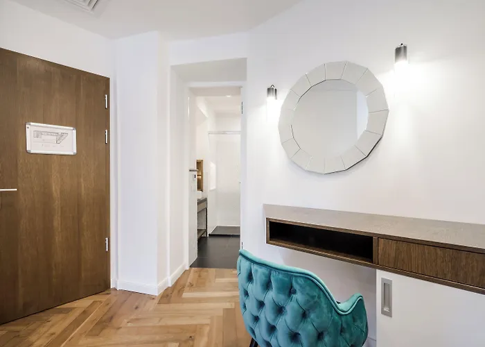 Eye- Boutique Suites, By Bqa 布达佩斯